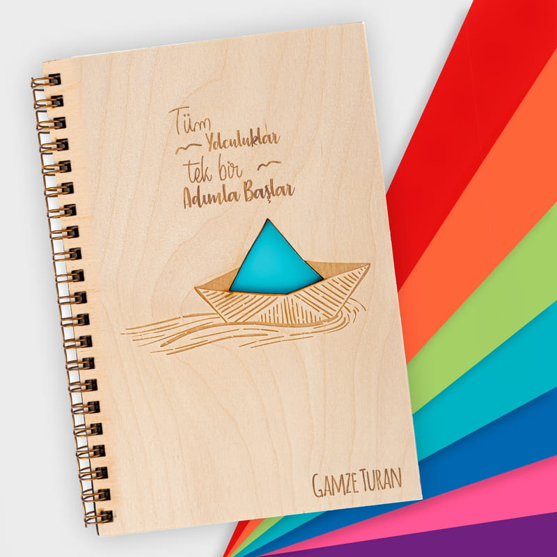İsme Özel Hayallerine Yolculuk Tasarımlı Ahşap Kapaklı Defter