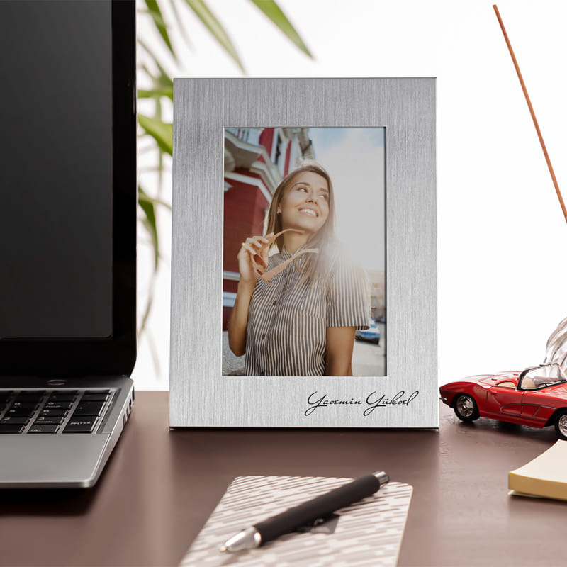 İsme Özel İmza Stili Metalik Masaüstü Çerçeve