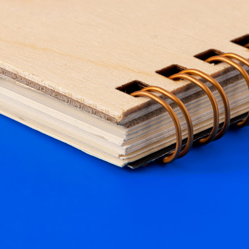 Kişiye Özel Tüy Kalem Tasarımlı Ahşap Kapaklı Defter