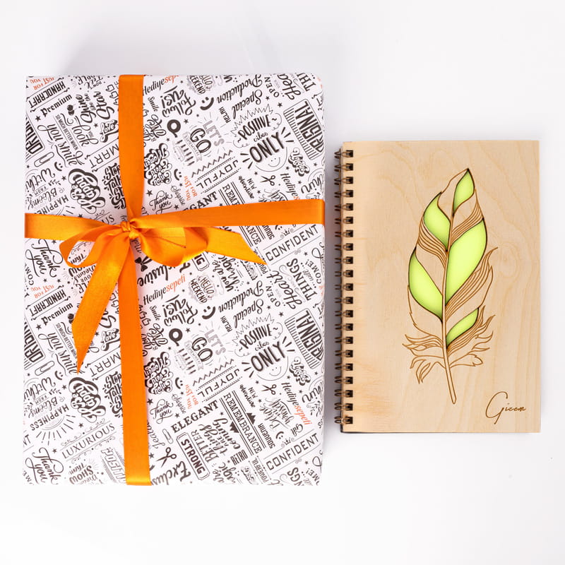 Kişiye Özel Tüy Kalem Tasarımlı Ahşap Kapaklı Defter