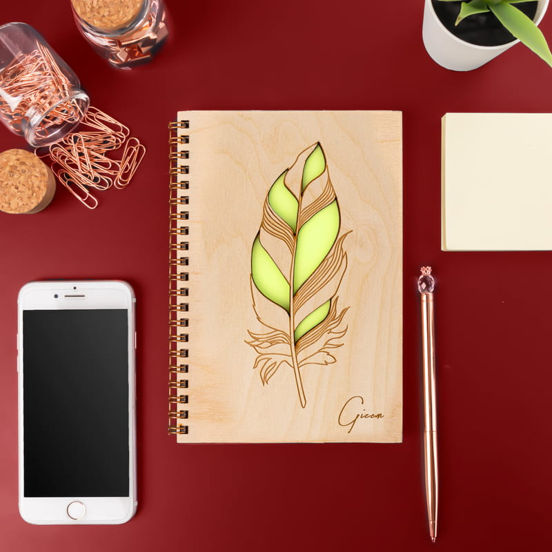 Kişiye Özel Tüy Kalem Tasarımlı Ahşap Kapaklı Defter