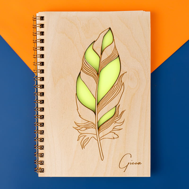 Kişiye Özel Tüy Kalem Tasarımlı Ahşap Kapaklı Defter