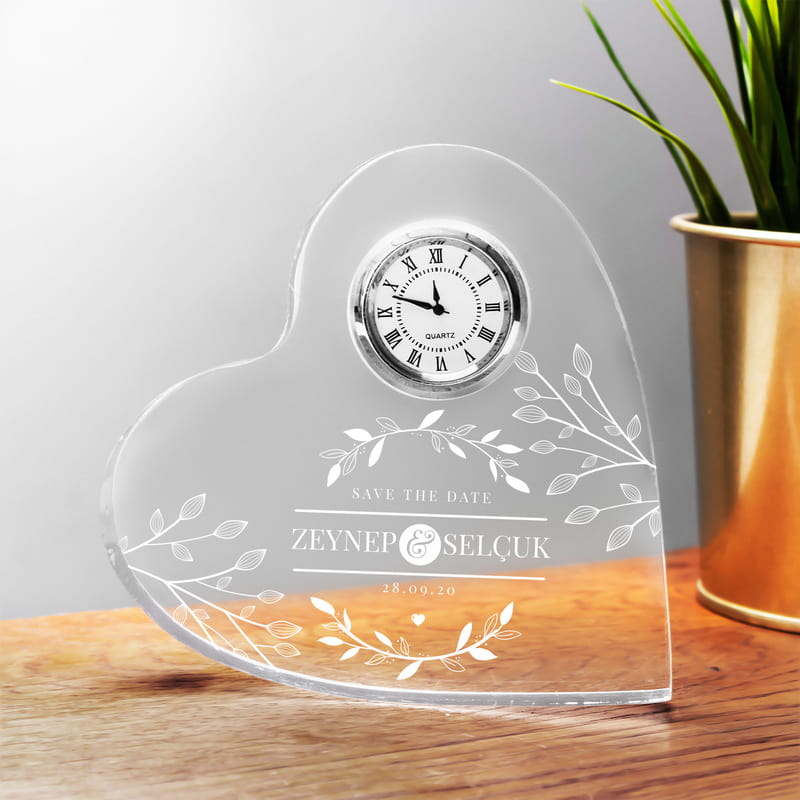 Sevgiliye Hediye İsim ve Tarih Yazılı Kalp Saat