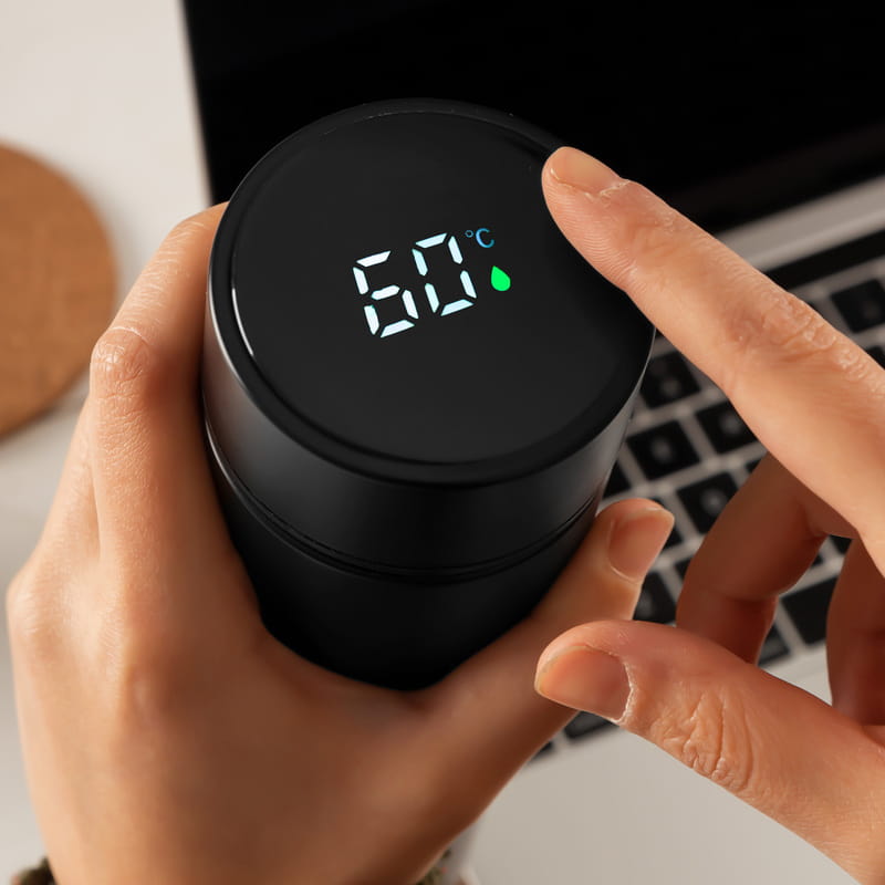 Dijital Sıcaklık Göstergeli İsme Özel Termos