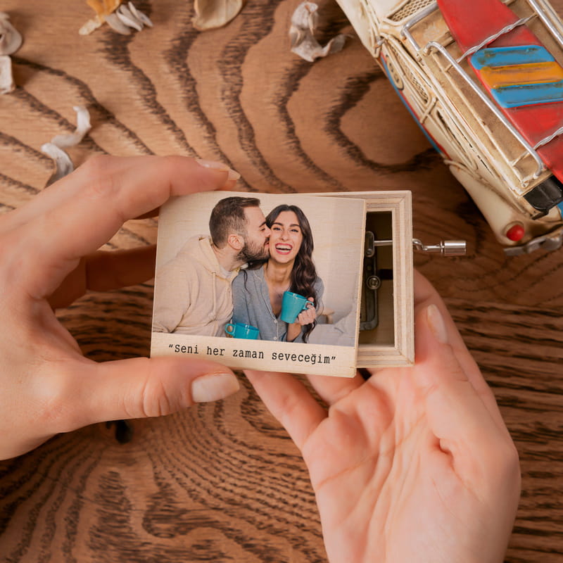 Sevgiliye Hediye Fotoğraf Baskılı Ahşap Müzik Kutusu