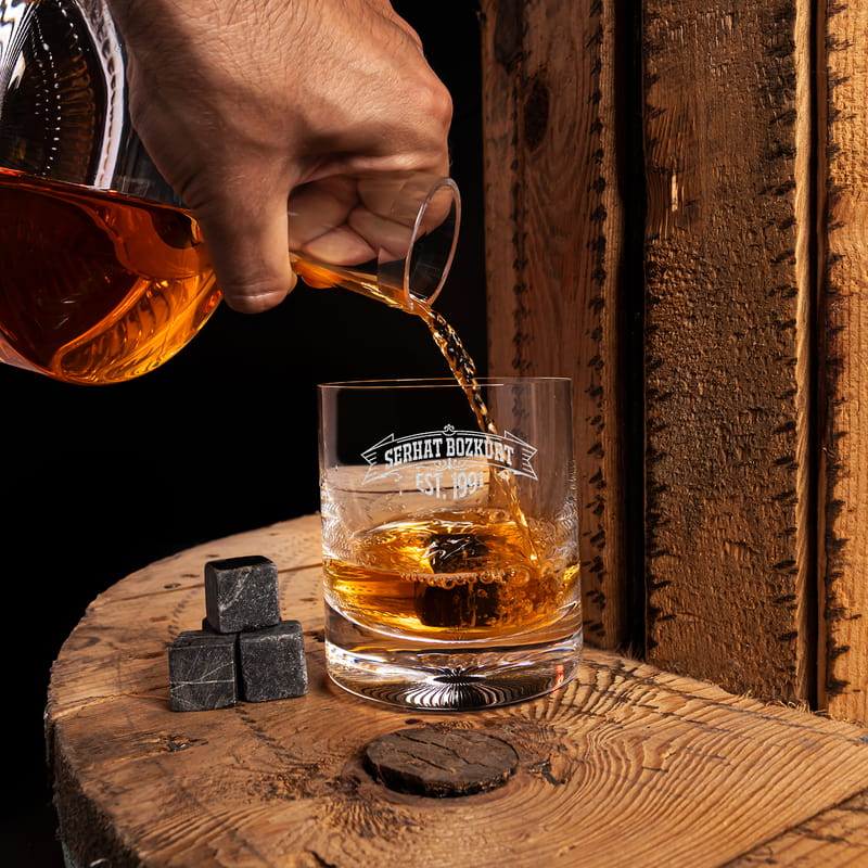 Vintage Tarz İsim ve Mesaj Yazılı Ahşap Kutulu Tokyo Viski Seti