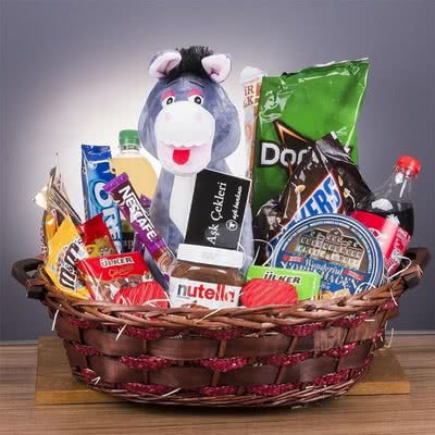 Kız Arkadaşa Özel Peluş Oyuncaklı Hediye Sepeti