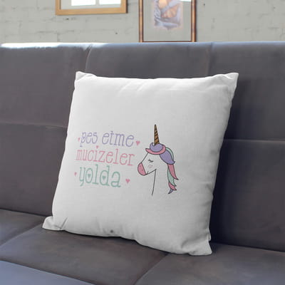 Pes Etme Mucizeler Yolda Unicorn Tasarım Yastık