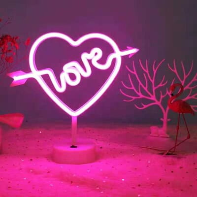 Kalpli Love Yazılı Dekoratif Neon Led Lamba