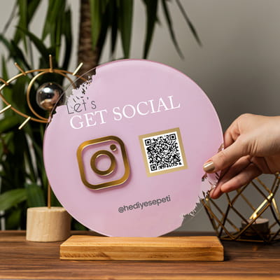 Sosyal Medya Tasarımlı Ahşap Kaideli QR Kodlu Akrilik Plaket