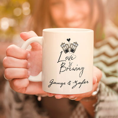 Sevgiliye Hediye İsim Yazılı Love is Brewing Tasarımlı Porselen Kupa