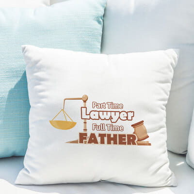Avukat Babaya Hediye Yastık