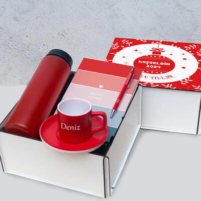 Yılbaşı Tasarımlı Ahşap Kutu Kişiye Özel Kırmızı Fincan Cam Suluk Defter Kalem Mum