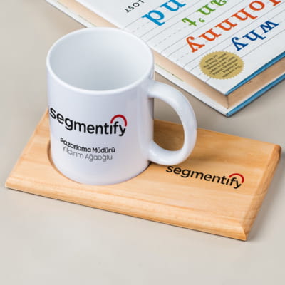 İsim ve Unvan Yazılı Kurumsal Logolu Hediyelik Kupa Sunum Seti