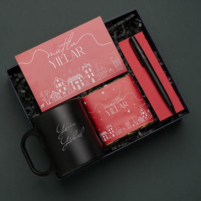 Mutlu Yıllar Yeni Yıl Hediye Kutusu - İsimli Termos Bardak Hediyeli