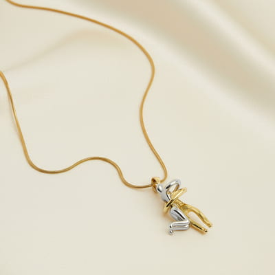 Sarılan Çiftler Tasarımlı Kolye