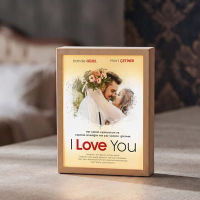 Sevgiliye Fotoğraf Baskılı Romantik Komedi Afiş Tasarımlı Ahşap Dekoratif Lamba