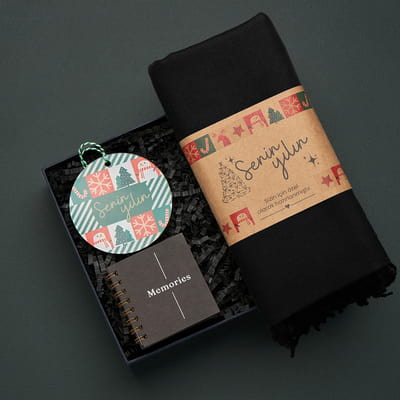 Sevgiliye Özel Anı Albümlü Yılbaşı Hediye Kutusu - Atkı Hediyeli