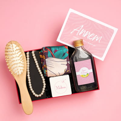 Annemin Zarafeti İnci Fularlı Hediye Kutusu