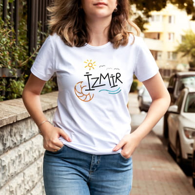 İzmir Aşığı Arkadaşa Hediye Özel Tasarımlı Beyaz Tişört - %100 Pamuklu Kumaş